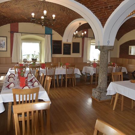 Stiftsgasthof Hochburg 외부 사진