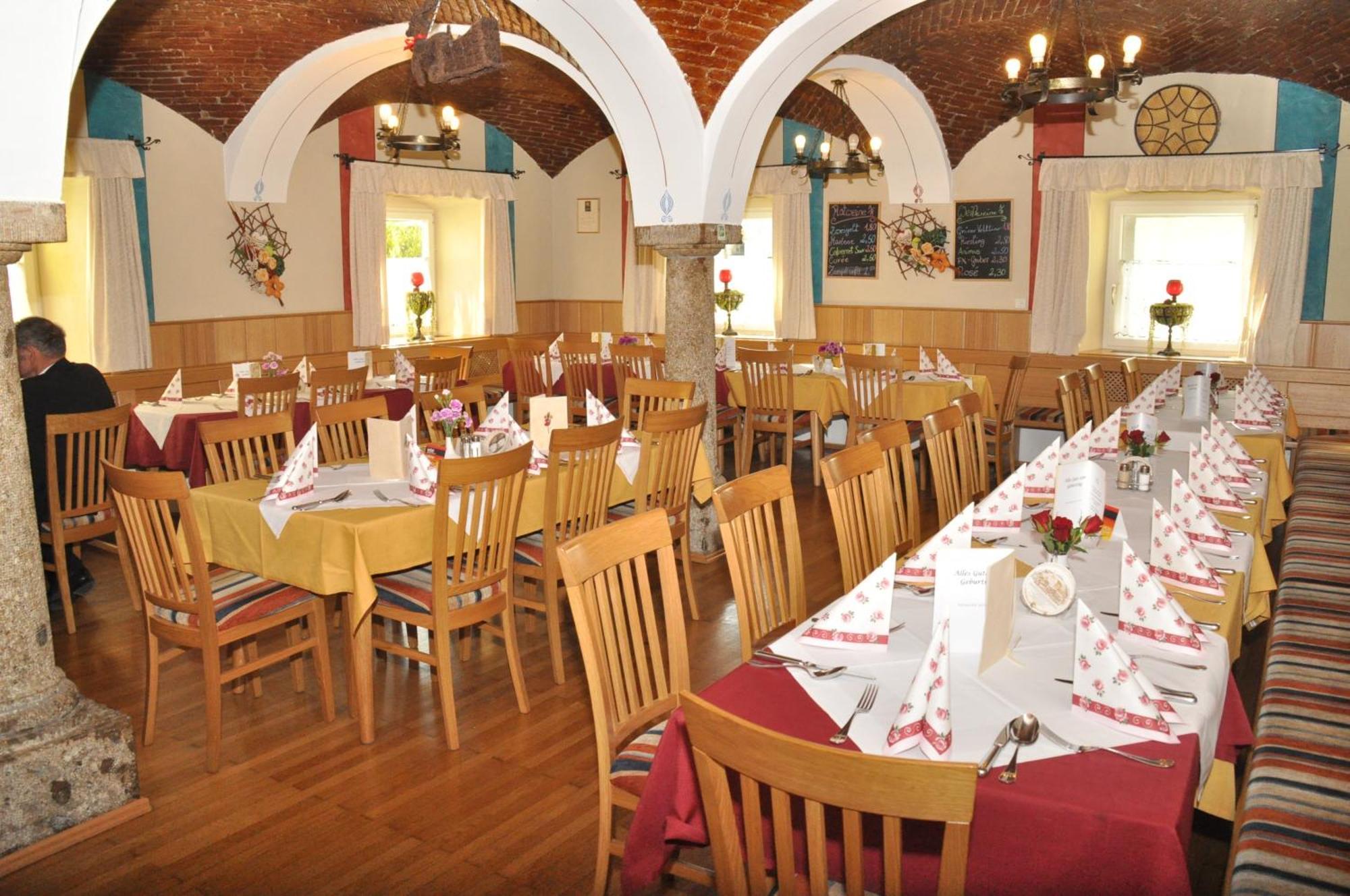 Stiftsgasthof Hochburg 외부 사진