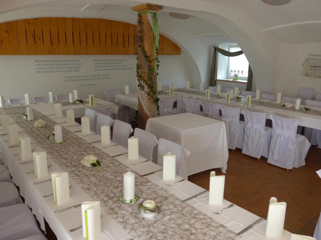 Stiftsgasthof Hochburg 외부 사진
