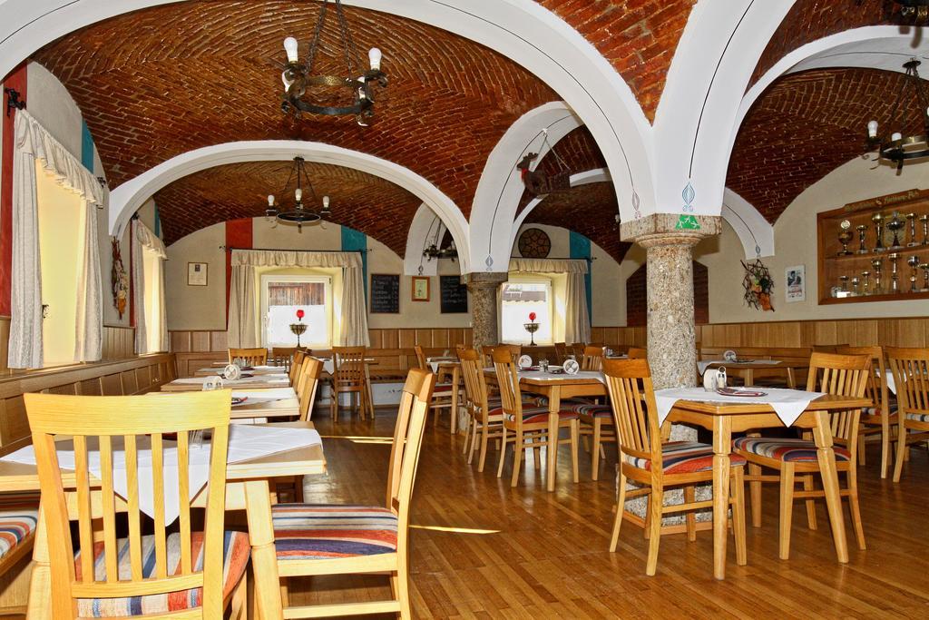 Stiftsgasthof Hochburg 외부 사진