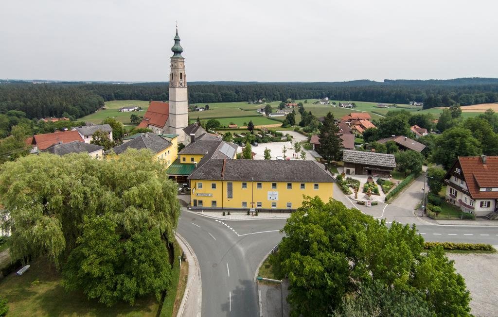 Stiftsgasthof Hochburg 외부 사진